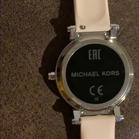 Michael Kors Sophie smartwatch main image 4